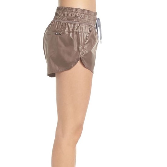 NWOT Zella Versa Woven Shorts - Picture 3 of 7